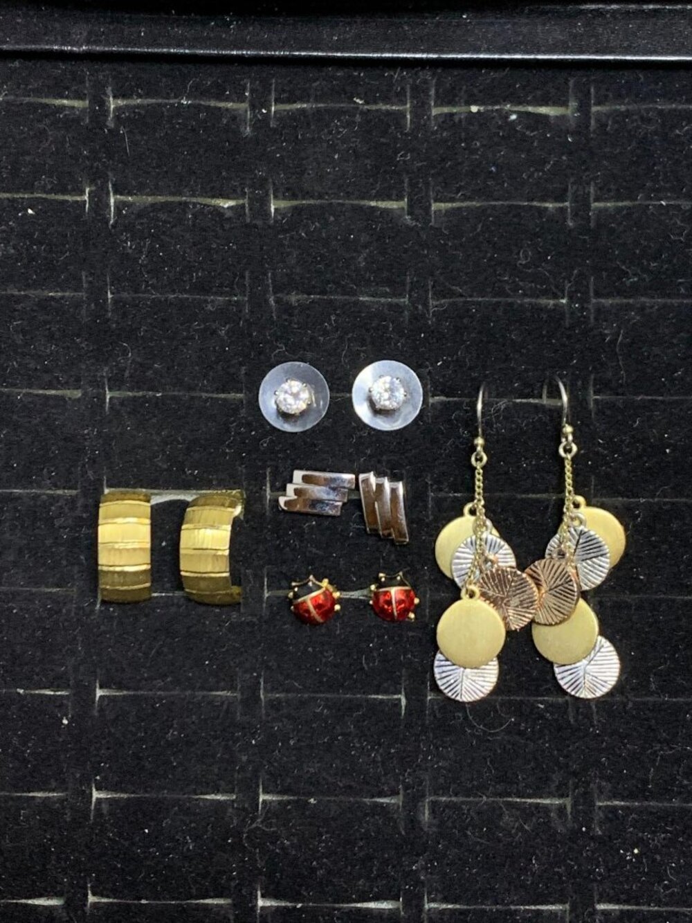 Lot of 5 Pair of Pierced Earrings (2117)